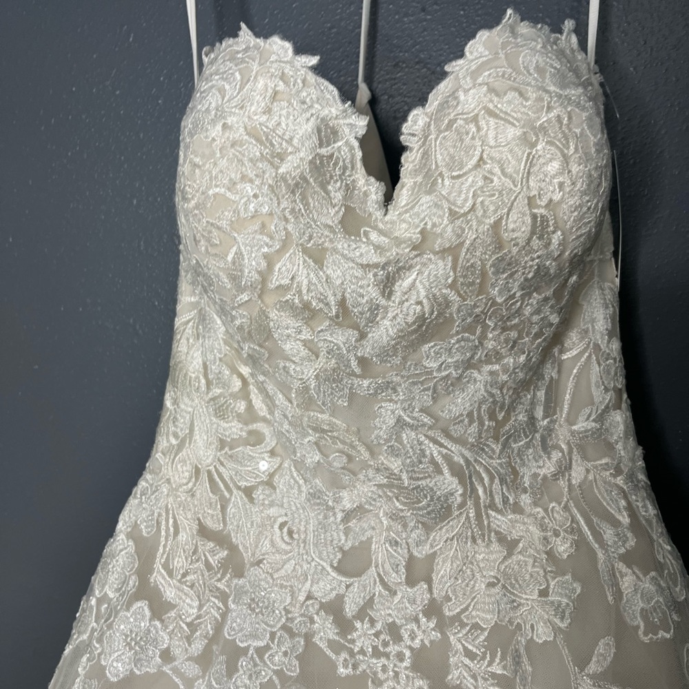 Glitter, tulle, strapless ball gown - Picture 5 of 14